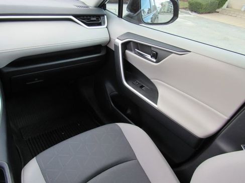 Used 2024 Toyota RAV4 XLE AWD/4WD image 19