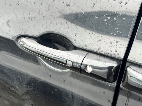 Used 2019 Chrysler Pacifica Touring Plus w/ S Appearance Package image 19