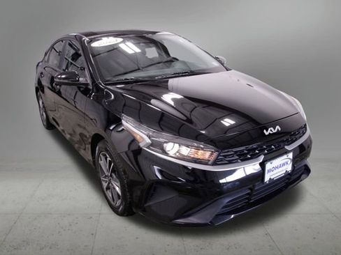 Used 2023 Kia Forte LXS w/ LXS Technology Package image 8