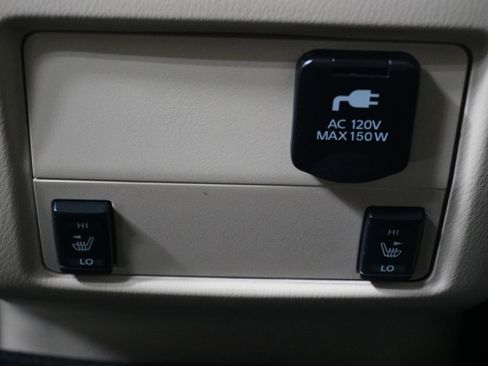 Used 2017 Nissan Pathfinder Platinum image 14