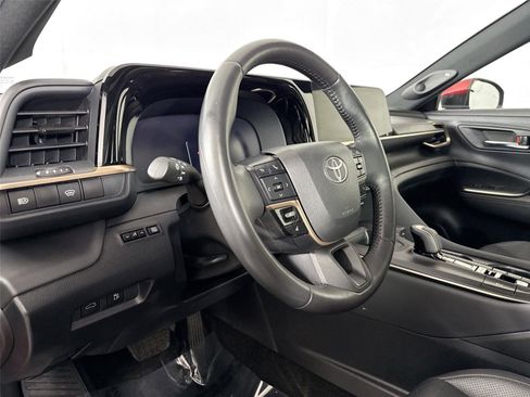 Used 2023 Toyota Crown AWD/4WD image 4