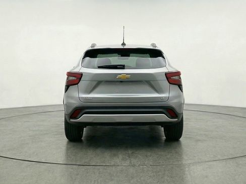 Used 2025 Chevrolet Trax LT w/ LT Convenience Package FWD image 7