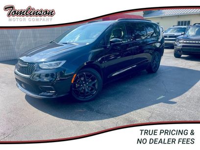 Used 2025 Chrysler Pacifica Limited
