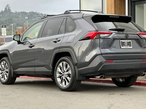 Used 2023 Toyota RAV4 XLE Premium image 6
