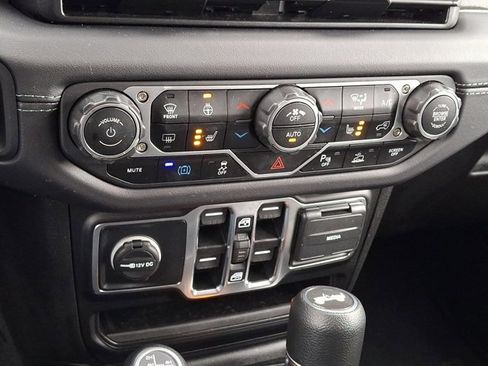 Certified 2025 Jeep Wrangler Unlimited Sahara w/ Safety Group image 19