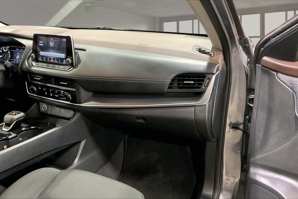 Used 2023 Nissan Rogue S AWD/4WD image 26