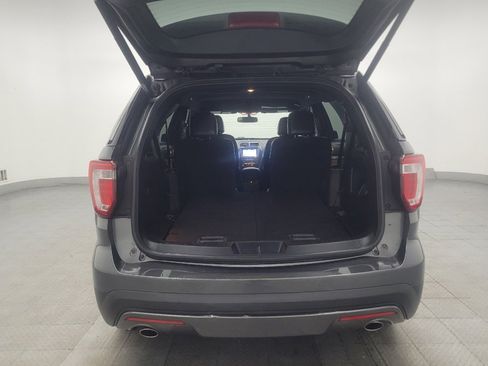 Used 2017 Ford Explorer XLT w/ Equipment Group 202A FWD image 29