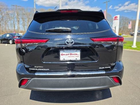 Used 2023 Toyota Highlander XLE AWD/4WD image 6