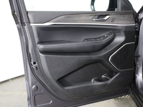 New 2025 Jeep Grand Cherokee L Limited w/ Black Appearance Package image 19