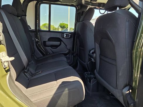 Used 2023 Jeep Gladiator Sport AWD/4WD image 14