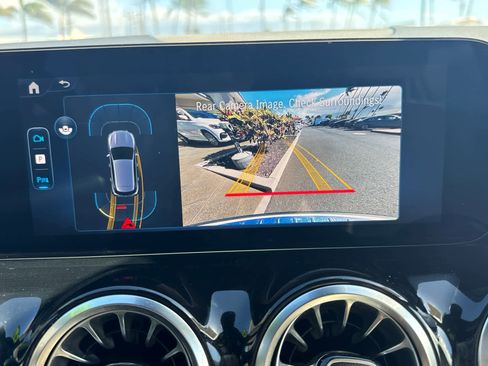 Used 2025 Mercedes-Benz GLA 250 4MATIC image 18