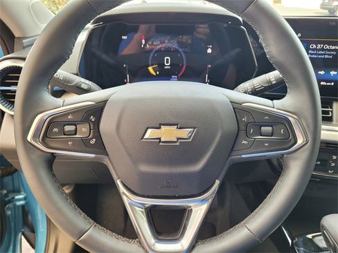 Used 2025 Chevrolet Trax LT w/ Driver Confidence Package image 28