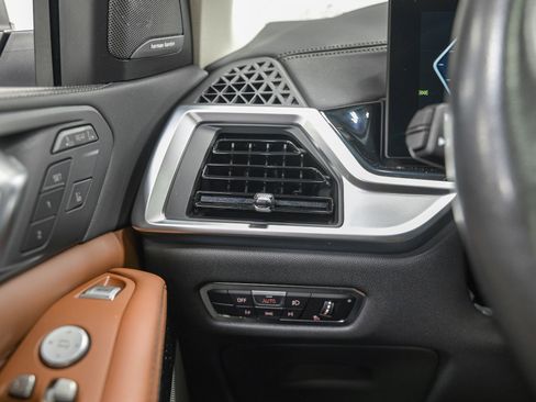 Used 2023 BMW X7 xDrive40i w/ Premium Package image 17