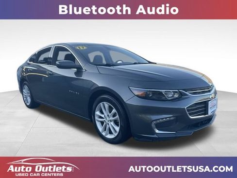 Used 2017 Chevrolet Malibu LT FWD image 1