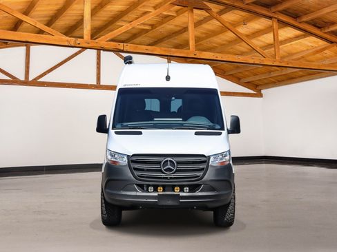 Used 2024 Mercedes-Benz Sprinter 2500 image 2
