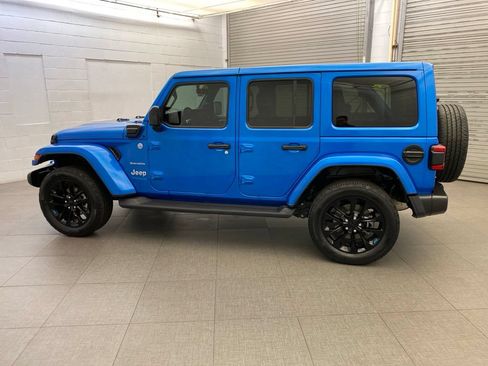 Used 2022 Jeep Wrangler Unlimited Sahara AWD/4WD image 12