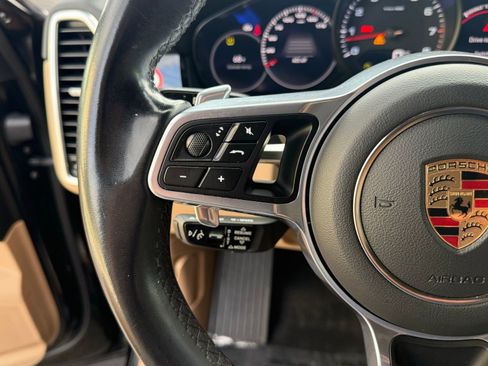 Used 2023 Porsche Cayenne image 25