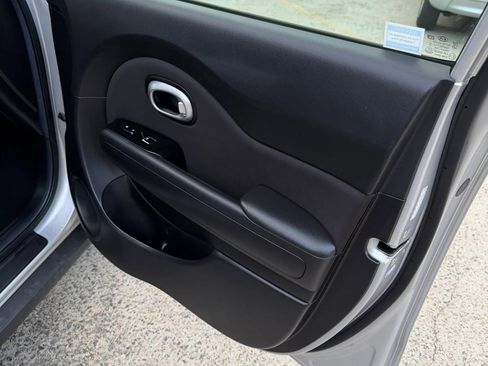 Used 2019 Kia Soul FWD image 13