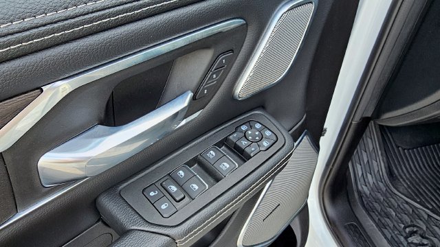 Used 2025 RAM 1500 Laramie AWD/4WD image 11