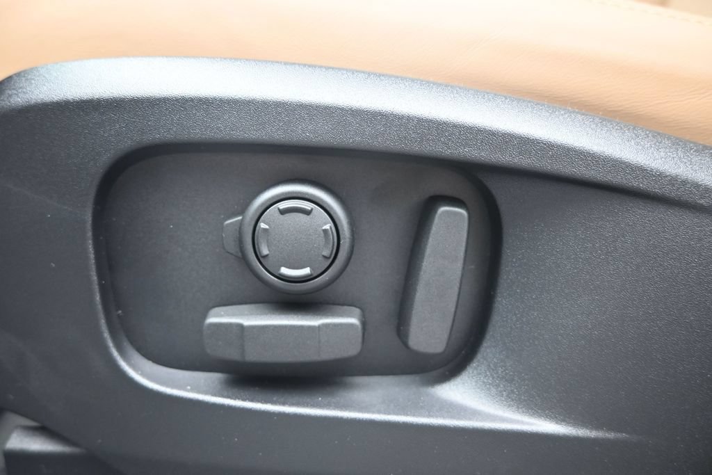 New 2026 Land Rover Defender 110 X-Dynamic SE AWD/4WD image 26