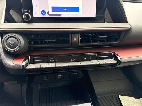 Used 2024 Toyota Prius Prime FWD image 19