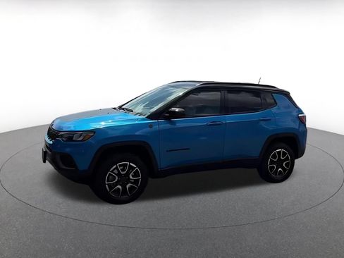 Used 2025 Jeep Compass Trailhawk AWD/4WD image 7