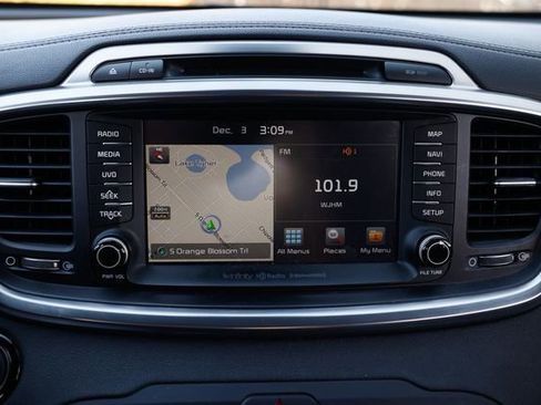 Used 2017 Kia Sorento SX image 43