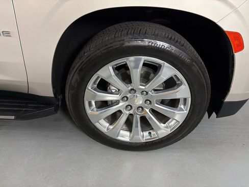 Used 2021 Chevrolet Tahoe Premier w/ Premium Package image 12