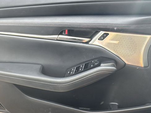 Used 2021 MAZDA MAZDA3 s image 8