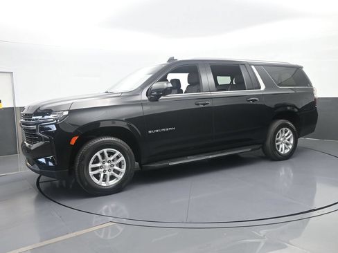 Used 2024 Chevrolet Suburban LT RWD image 2