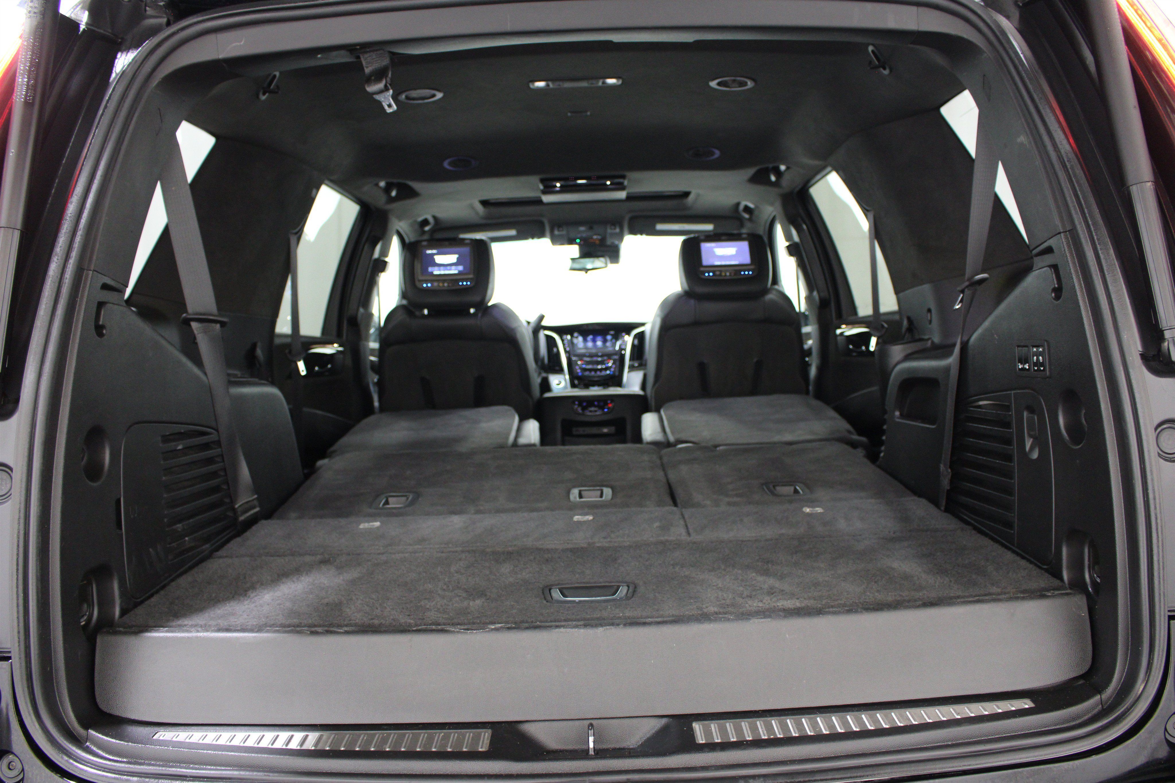 Used 2018 Cadillac Escalade Platinum AWD/4WD image 25