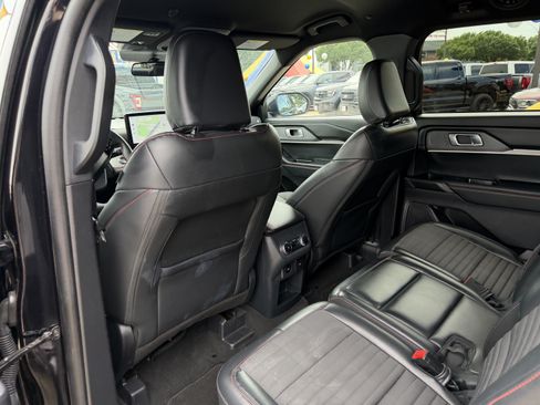 Used 2025 Ford Explorer ST-Line w/ ST-Line Street Pack AWD/4WD image 12