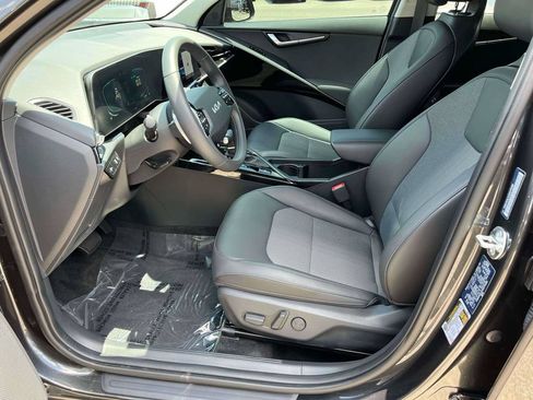 Certified 2025 Kia Niro EX FWD image 16