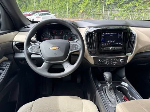 Used 2022 Chevrolet Traverse LS FWD image 20