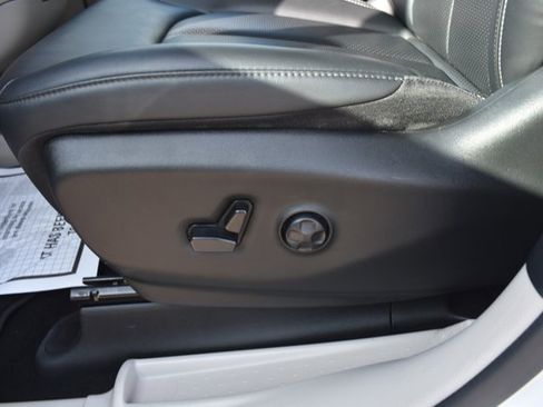 Used 2024 Chrysler Pacifica Touring-L FWD image 13