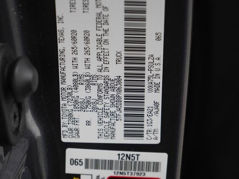 Used 2023 Toyota Tundra Limited w/ Power Package image 28