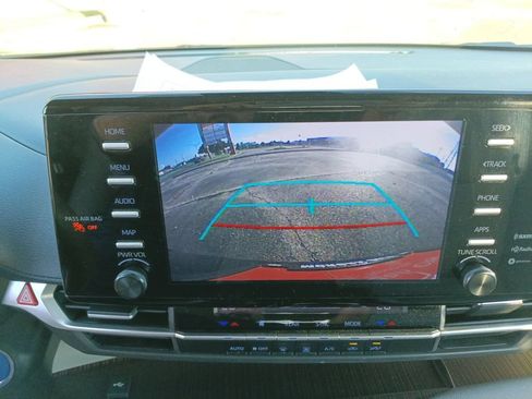 Used 2024 Toyota Sienna LE FWD image 28