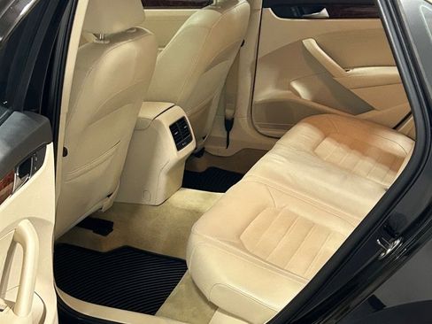 Used 2013 Volkswagen Passat TDI SEL Premium image 9