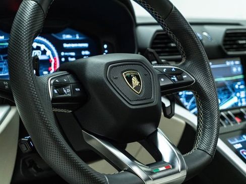 Used 2020 Lamborghini Urus image 25