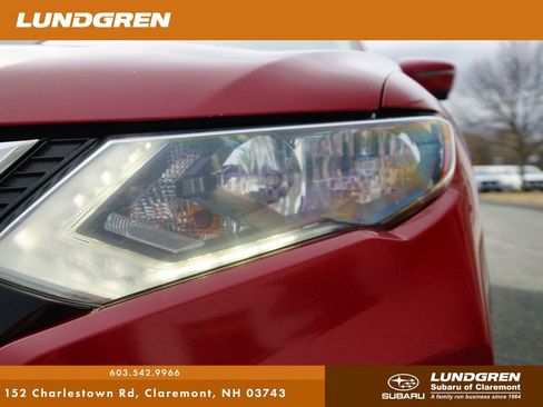 Used 2017 Nissan Rogue SV w/ SV Premium Package image 40