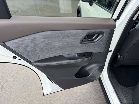 Used 2021 Nissan Rogue S AWD/4WD image 16