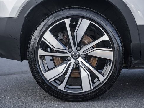 Used 2021 Volvo XC40 P8 Recharge w/ Advanced Package image 18