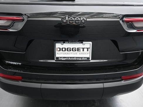 New 2025 Jeep Grand Cherokee L Altitude image 16