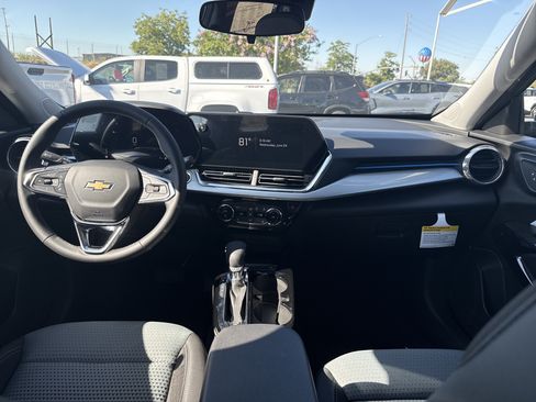 New 2026 Chevrolet Trax LT w/ LT Convenience Package FWD image 12