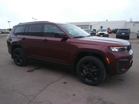 New 2026 Jeep Grand Cherokee L Limited AWD/4WD image 4