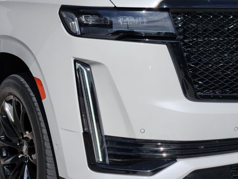 Used 2021 Cadillac Escalade Sport AWD/4WD image 10