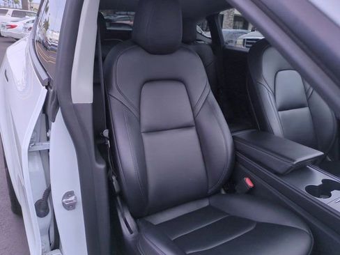 Used 2022 Tesla Model Y Long Range image 35