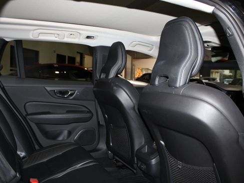 Used 2021 Volvo V60 T5 Cross Country w/ Climate Package image 18