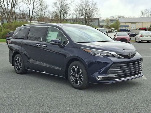 New 2026 Toyota Sienna Platinum image 4