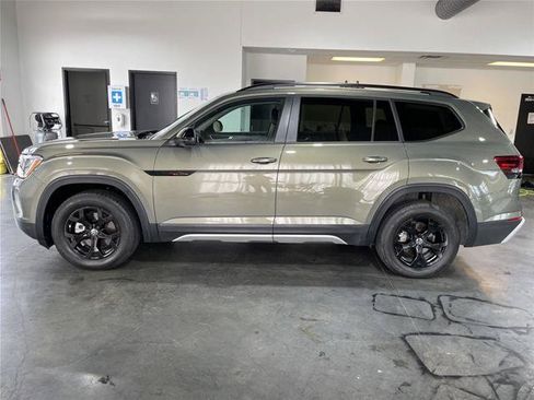 Used 2024 Volkswagen Atlas Peak Edition SEL AWD/4WD image 2